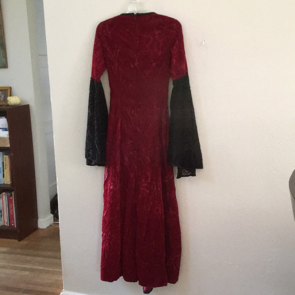 SOLD.      Fantasy faire dress xs/s - Picture 3 of 8